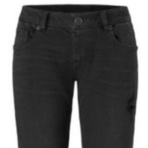 NWT Cabi Slim Boyfriend Distressed Skinny Jeans